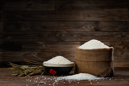 水稻一碗大米和一袋大米图片