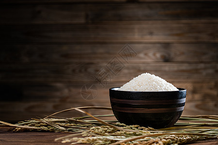 古典风格一碗大米和水稻图片