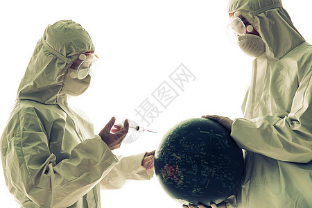 预防新型冠状医生拿着注射器和地球图片