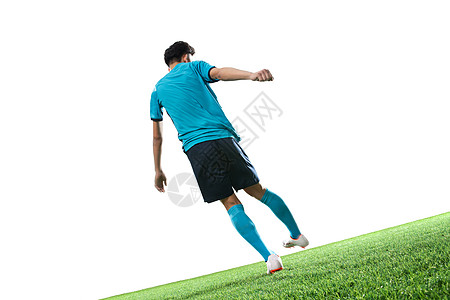 一名男足球运动员踢球图片
