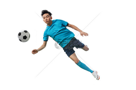 青年男人一名男足球运动员踢球图片