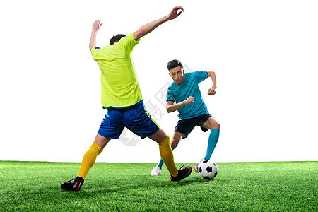 足球场两名足球运动员踢球背景图片