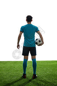 一名男足球运动员在球场上图片