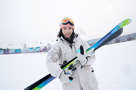 冬天运动一家人一起去滑雪场滑雪背景