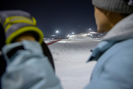 雪花灯一家人到滑雪场滑雪运动背景