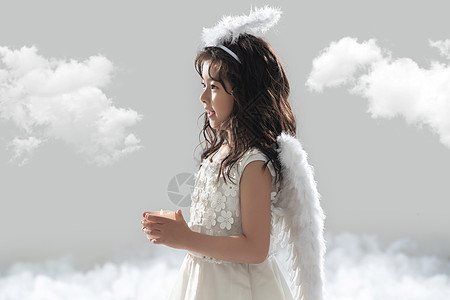 裙子图片视觉效果幸福拿着蜡烛的可爱小天使图片素材