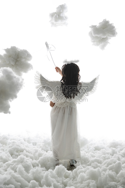 小天使成长玩具天使装扮的小女孩背影图片