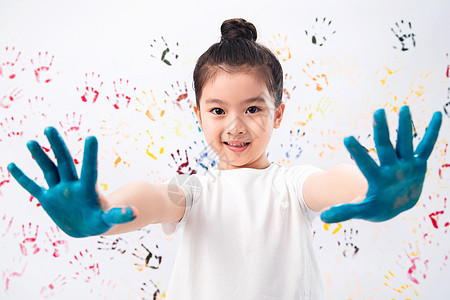 6岁到7岁仅儿童生长手上涂满颜料的小女孩图片
