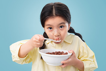 拿勺子吃东西图片