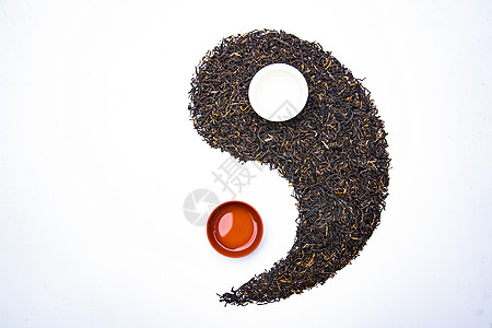 传统文化茶叶和茶杯组成的太极图案图片