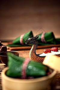 传统食品粽子和龙舟图片