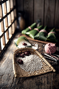 传统糯米红枣和粽子图片