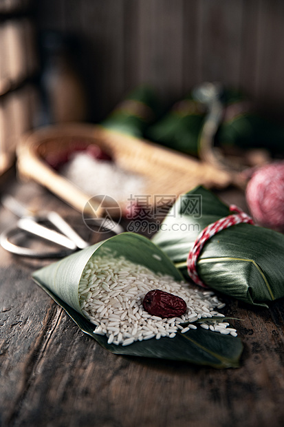 端午传统糯米红枣和粽子图片