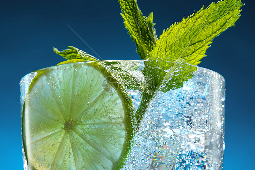 亚洲液体酸橙青柠汽水局部特写