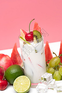 新鲜营养膳食纤维水果酸奶杯图片