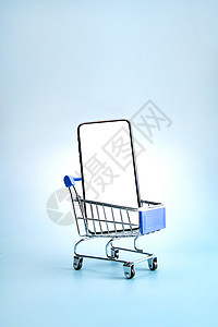 智能手机网上购物室内购物车和空白屏幕的手机图片