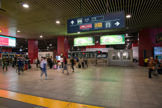 都市风光通道摄影北京公交和地铁站图片