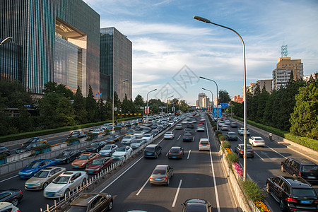 城市里的高楼大厦和街道图片