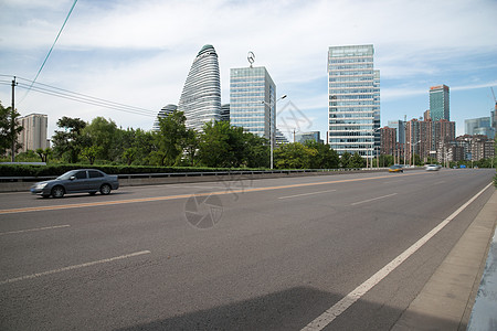 北京的城市街道和高楼商场图片