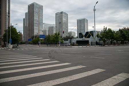 北京城市道路和商务办公楼高清图片