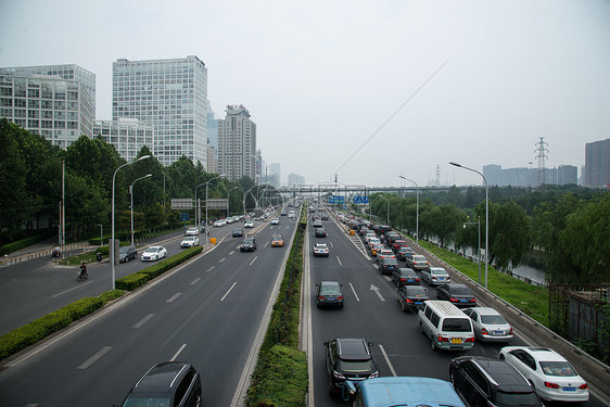 北京城市道路和商务办公楼图片