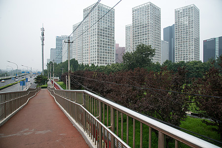 北京城市道路和商务办公楼图片