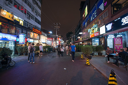 城市道路夜景北京街道的景象和城区背景