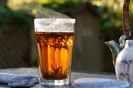 红茶饮料院子中的茶杯背景