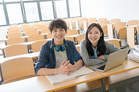 青年文化学校大学生在教室里学习图片