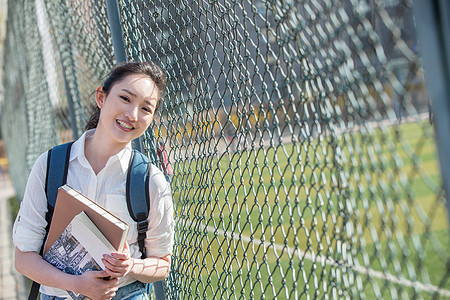 欢乐微笑轻松青年女大学生图片