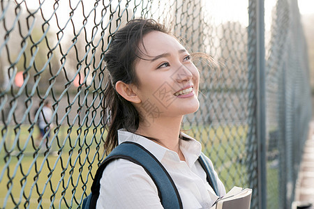 休闲青年女大学生图片