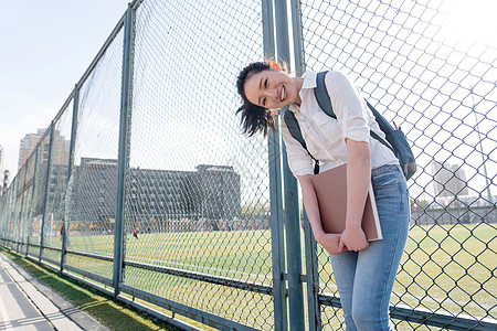 青年女大学生图片