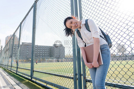 青年女大学生图片