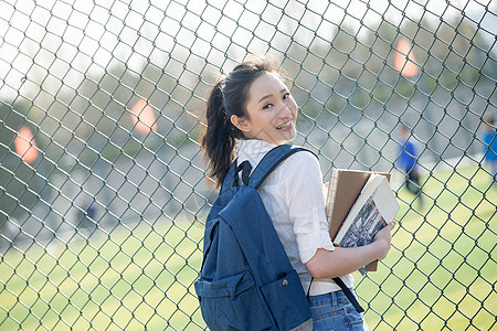 学校青年女大学生图片