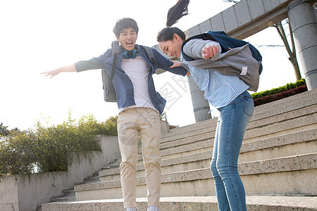 东方人男朋友青年伴侣快乐的大学生情侣图片
