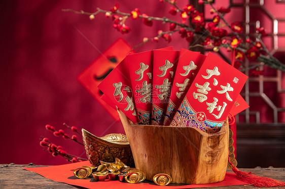 传统庆典摄影礼物红包和金元宝图片