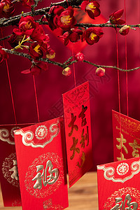 文字古代文明传统悬挂在梅花下面的红包图片