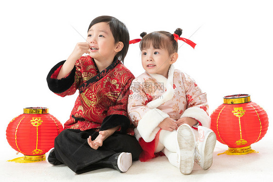 传统节日天真两个小朋友庆祝新年图片