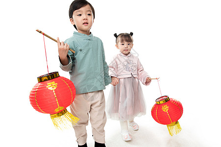 传统服装春节兄弟姐妹两个小朋友手牵手拿着红灯笼图片