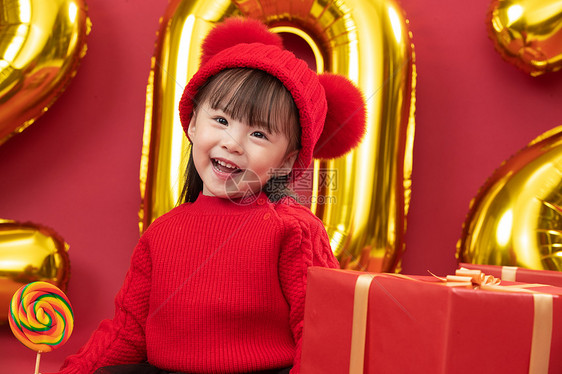 传统节日棒棒糖可爱的小女孩过新年图片