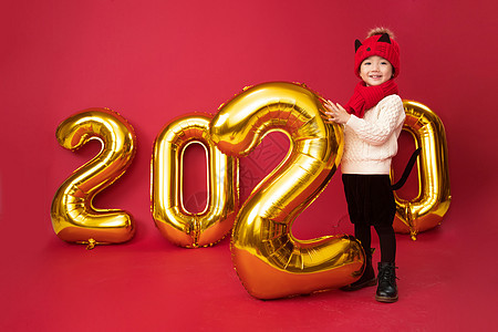 户内童年快乐过新年的小男孩玩耍图片