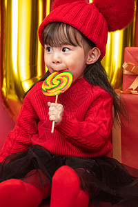 童年好奇心节日过新年的小女孩吃棒棒糖图片
