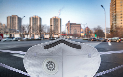 城市背景下的N95口罩图片