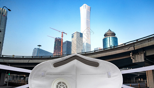 城市建筑背景下的口罩图片