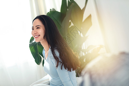 休闲生活快乐的青年女人图片