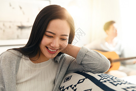 活力的青年女人图片