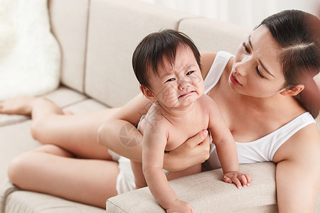 担心纯洁东方人妈妈和宝宝背景图片