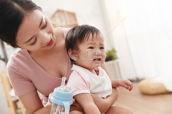 婴儿用品幼儿女人妈妈和宝宝图片