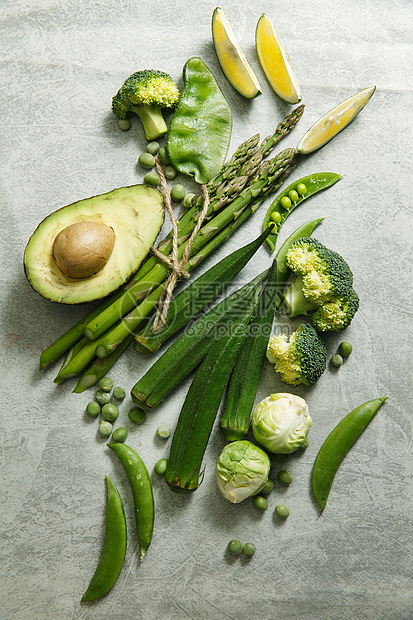 新鲜蔬菜和牛油果图片