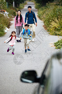 男孩交通工具日光幸福家庭户外郊游图片